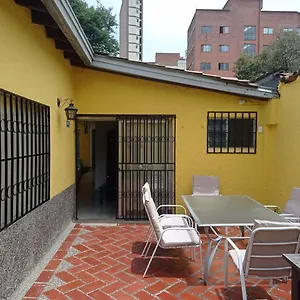 https://yellow-house-hostel.colombiamedellinhotels.com